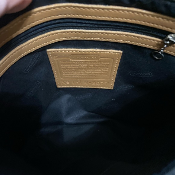 COACH Tan purse. See pics for condition & measurements - Picture 5 of 11